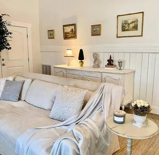 The Shopkeeper\'S Cottage ~ Chic!