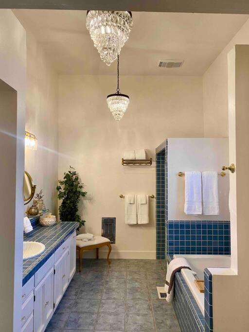The Shopkeeper's ~ Chic! Apartment Amador City