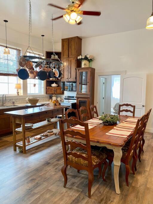 The Shopkeeper's ~ Chic! Apartment Amador City