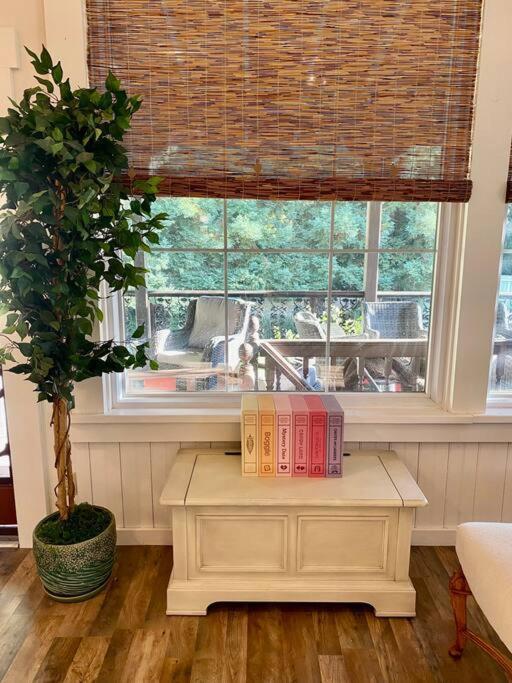 The Shopkeeper's ~ Chic! * Amador City