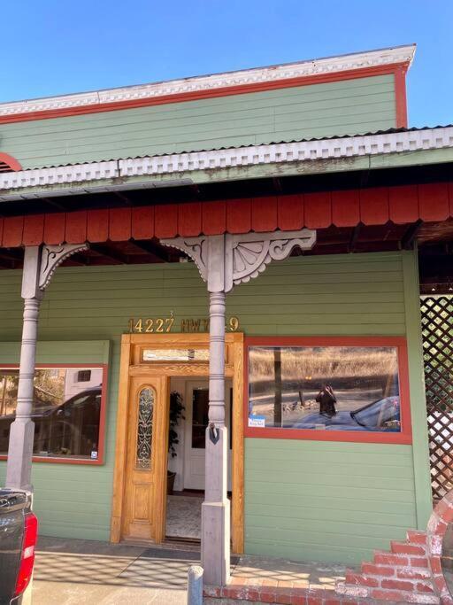 The Shopkeeper's ~ Chic! * Amador City