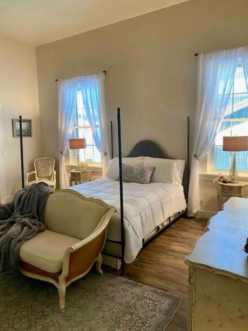 The Shopkeeper's ~ Chic! Apartment Amador City